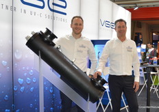 It looks a bit like a submarine, someone remarked. It has to do with water, but cannot sail, this solution for UV-C disinfection of water from VGE. In the photo: Ruud van der Ven and Rob van Esch.
